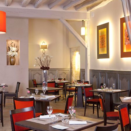Hotel Aux Vieux Remparts, The Originals Relais Provins Esterno foto