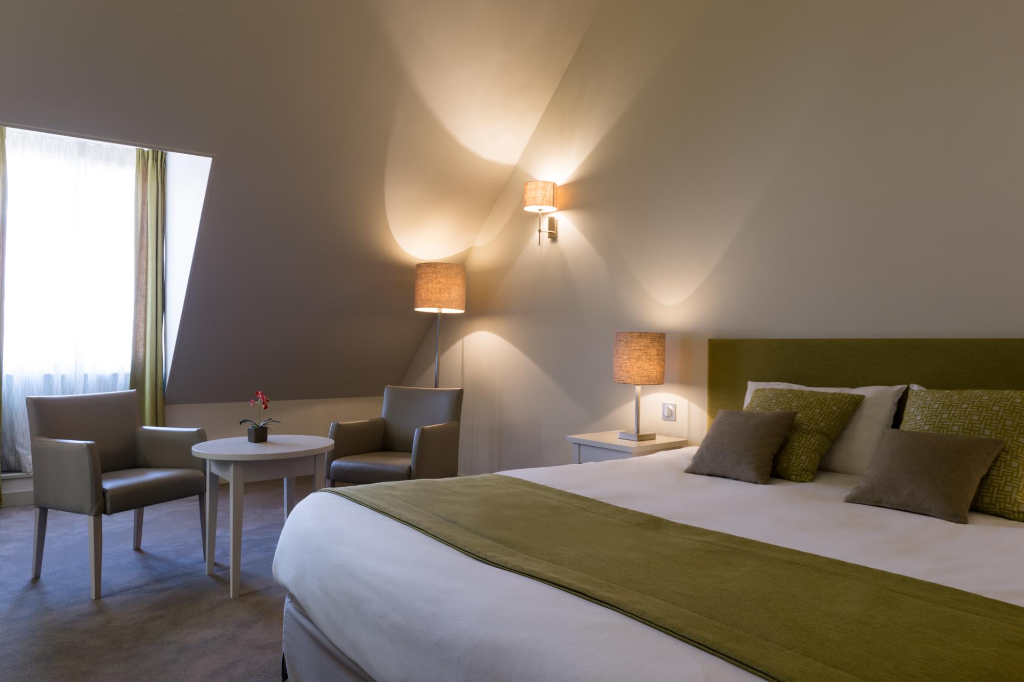 Hotel Aux Vieux Remparts, The Originals Relais Provins Esterno foto