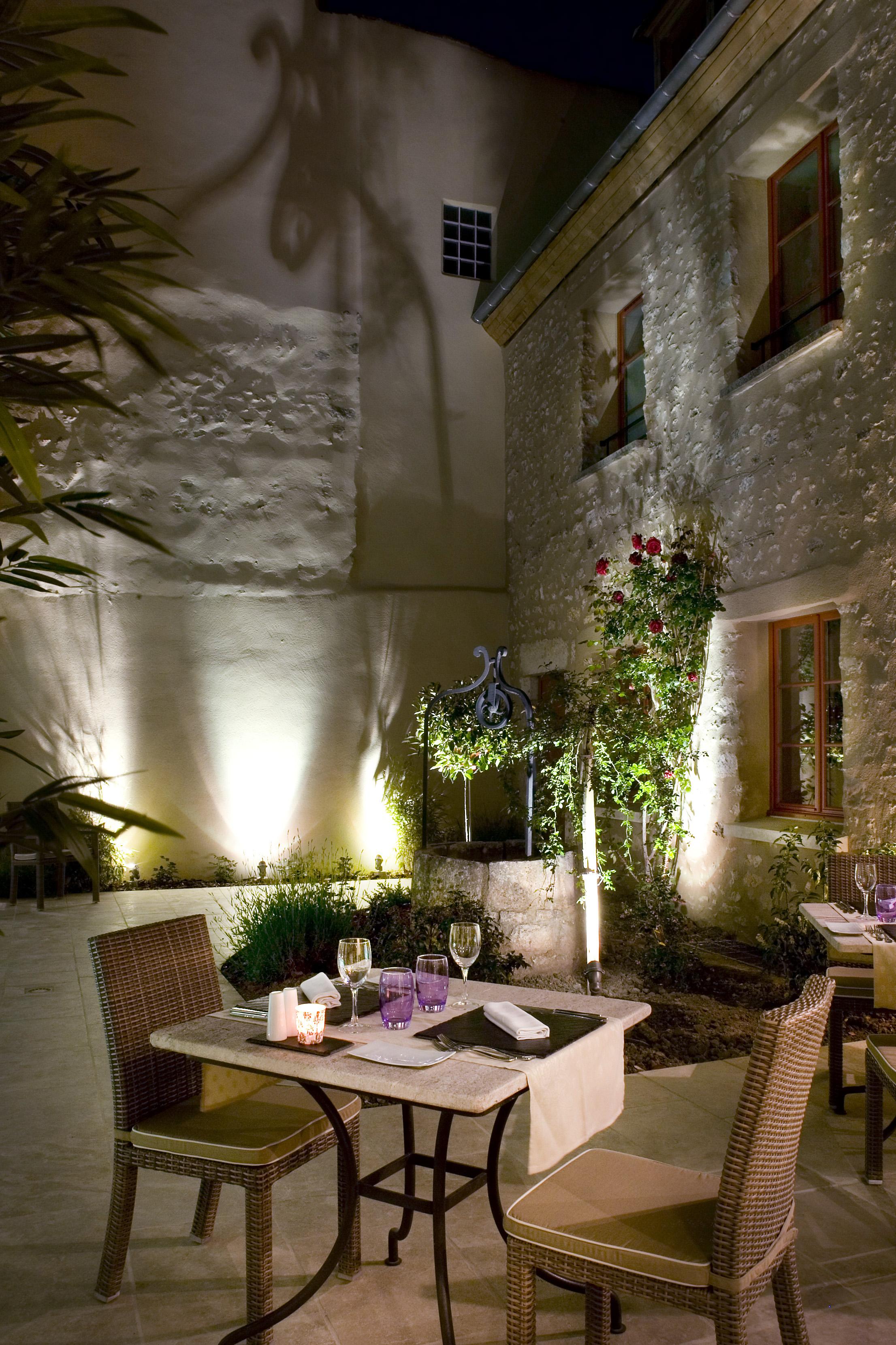 Hotel Aux Vieux Remparts, The Originals Relais Provins Esterno foto