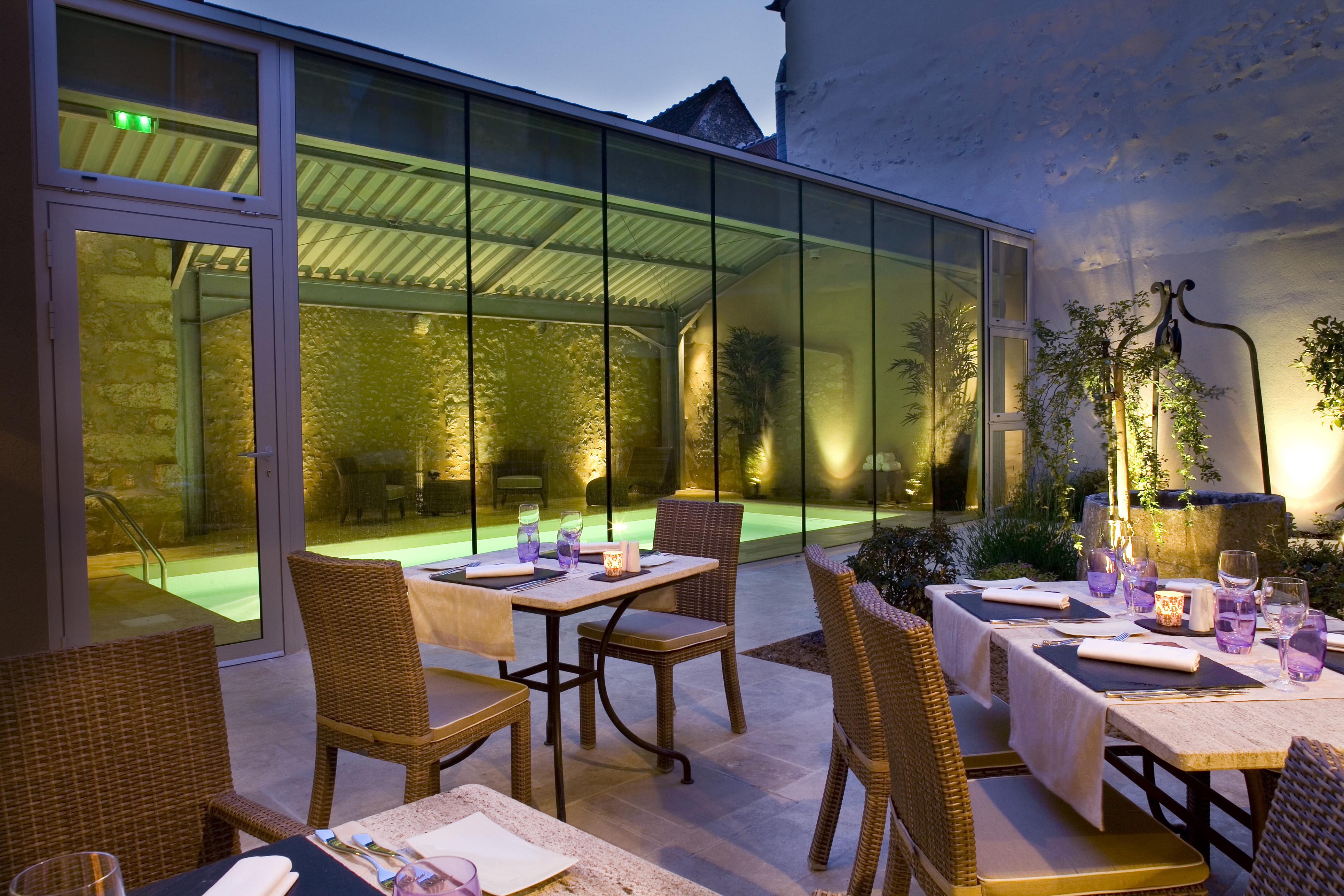 Hotel Aux Vieux Remparts, The Originals Relais Provins Esterno foto