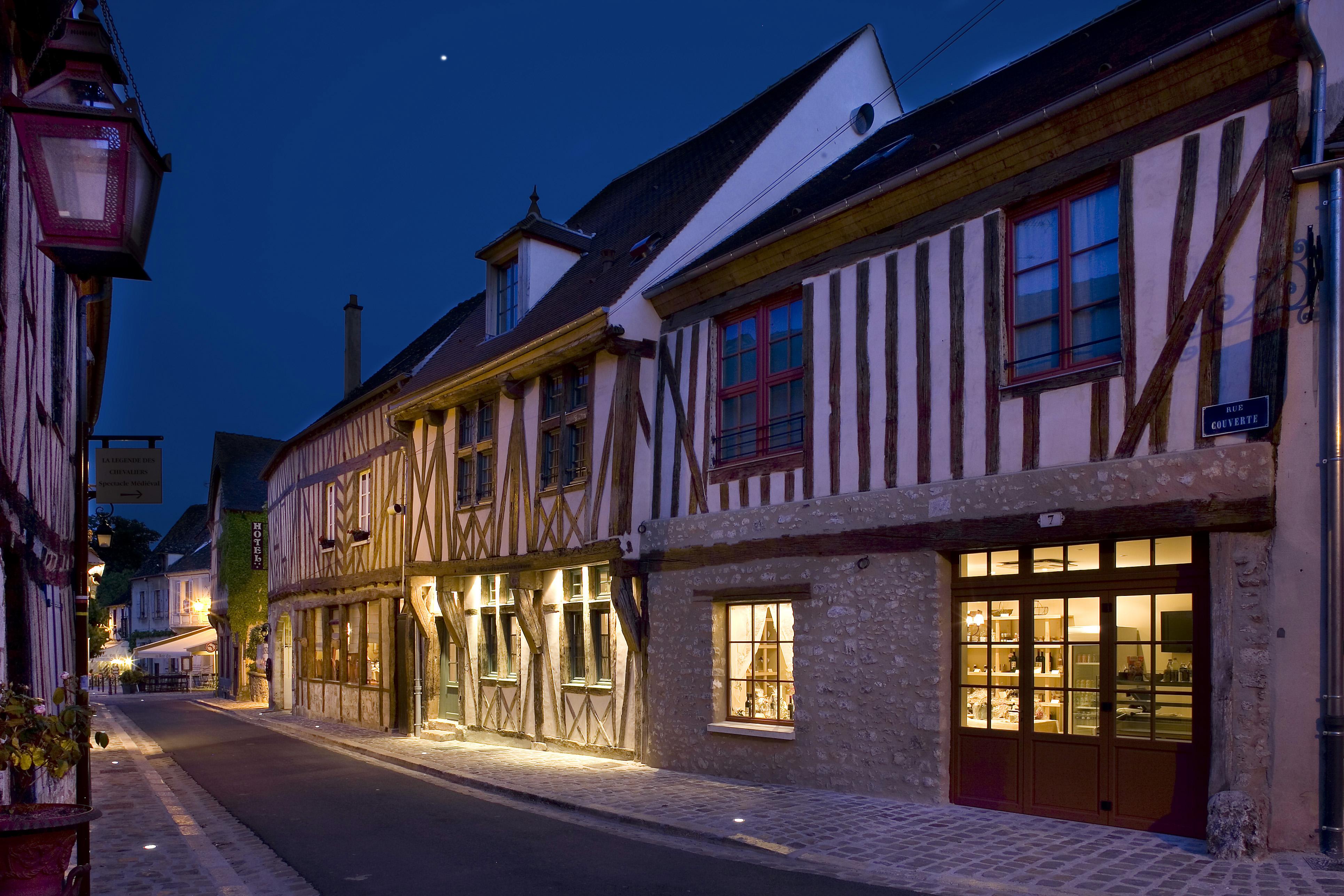 Hotel Aux Vieux Remparts, The Originals Relais Provins Esterno foto