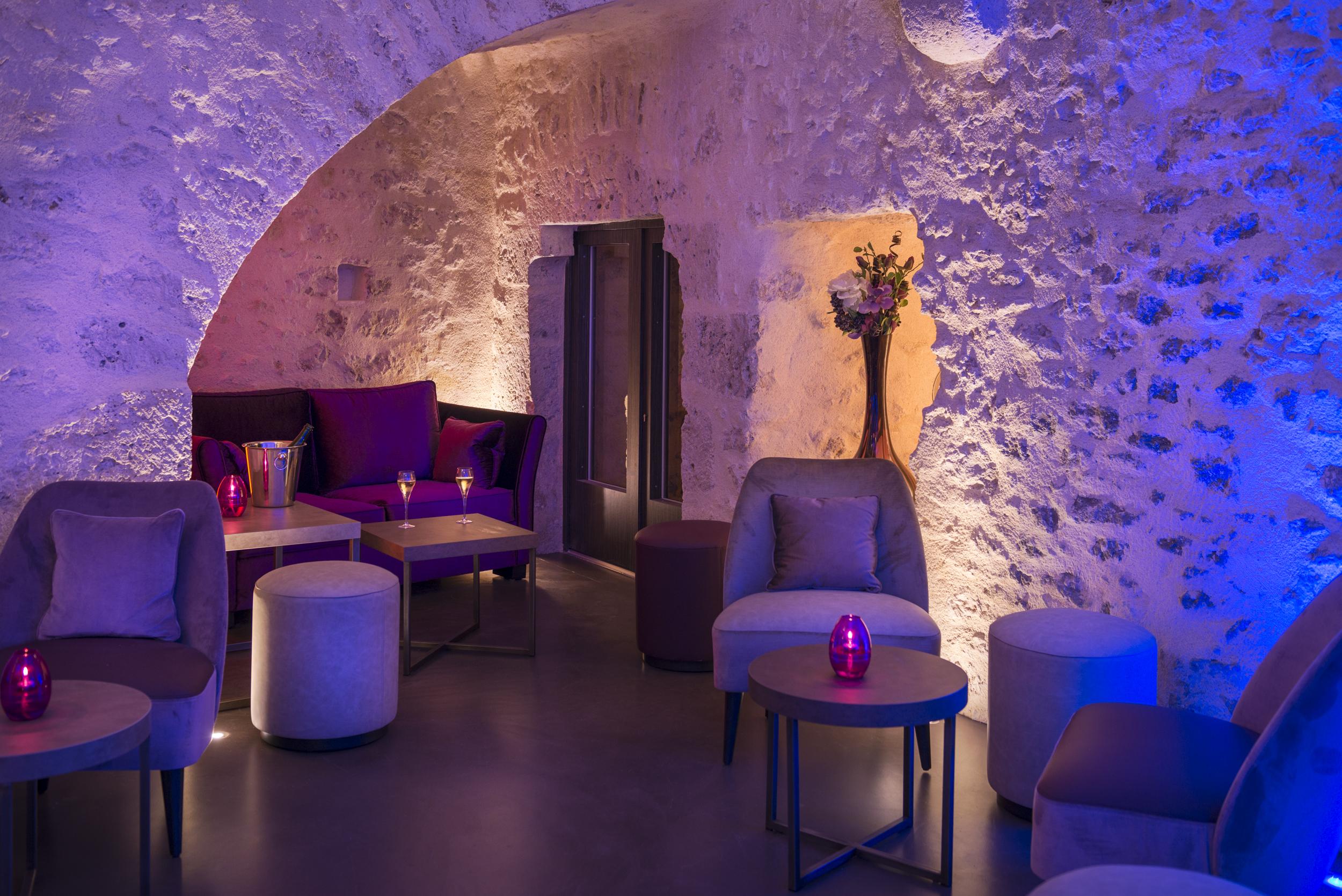 Hotel Aux Vieux Remparts, The Originals Relais Provins Esterno foto