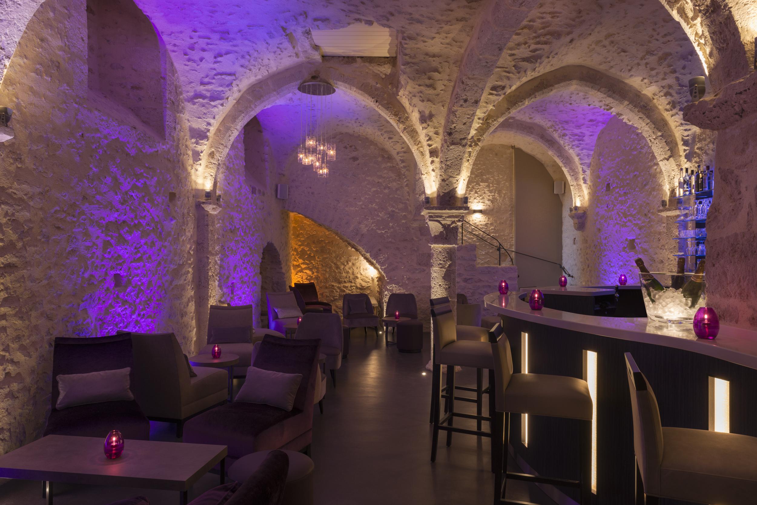 Hotel Aux Vieux Remparts, The Originals Relais Provins Esterno foto
