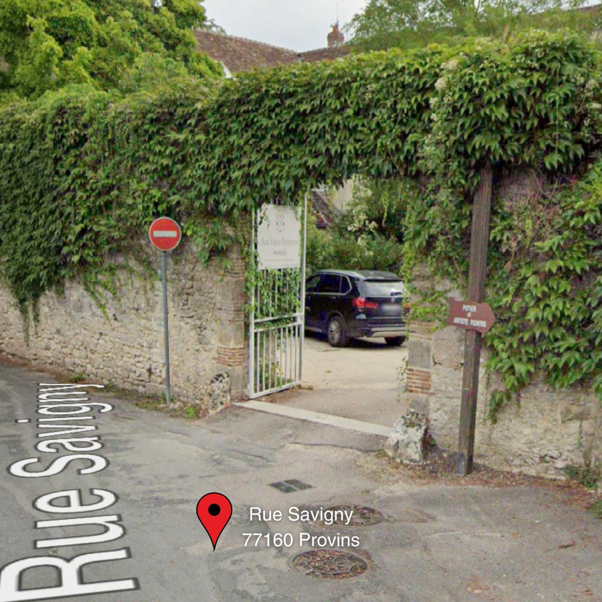 Hotel Aux Vieux Remparts, The Originals Relais Provins Esterno foto