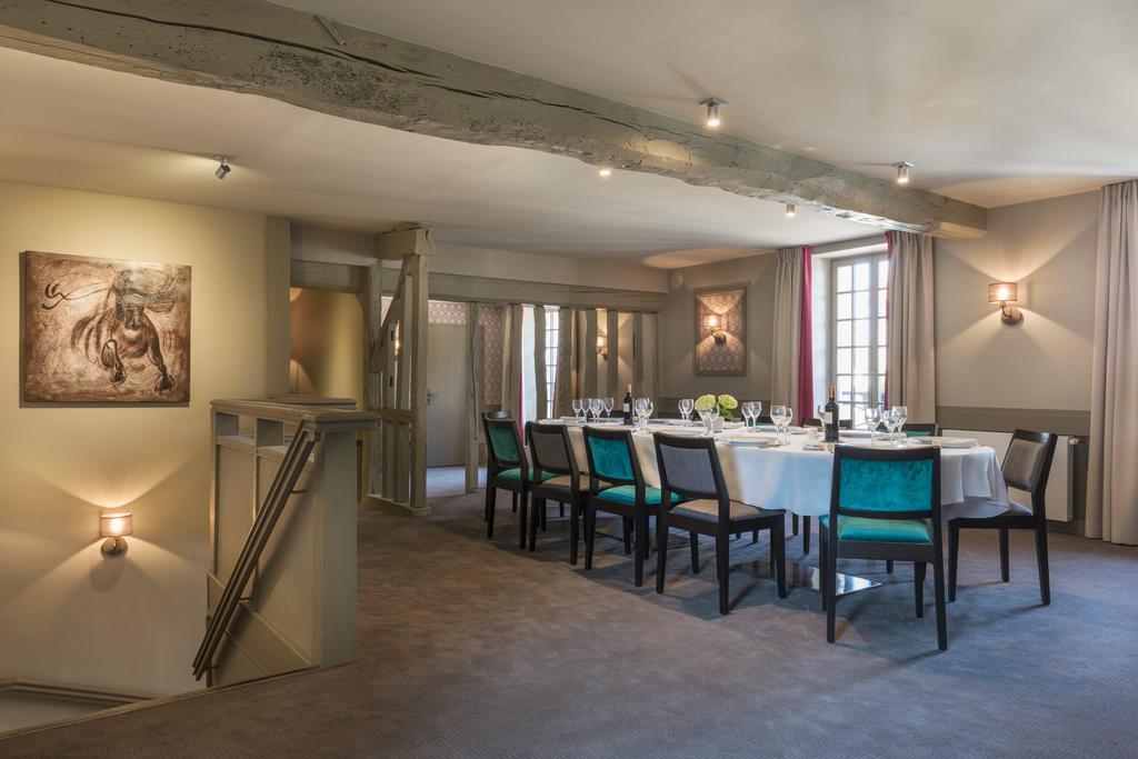 Hotel Aux Vieux Remparts, The Originals Relais Provins Esterno foto