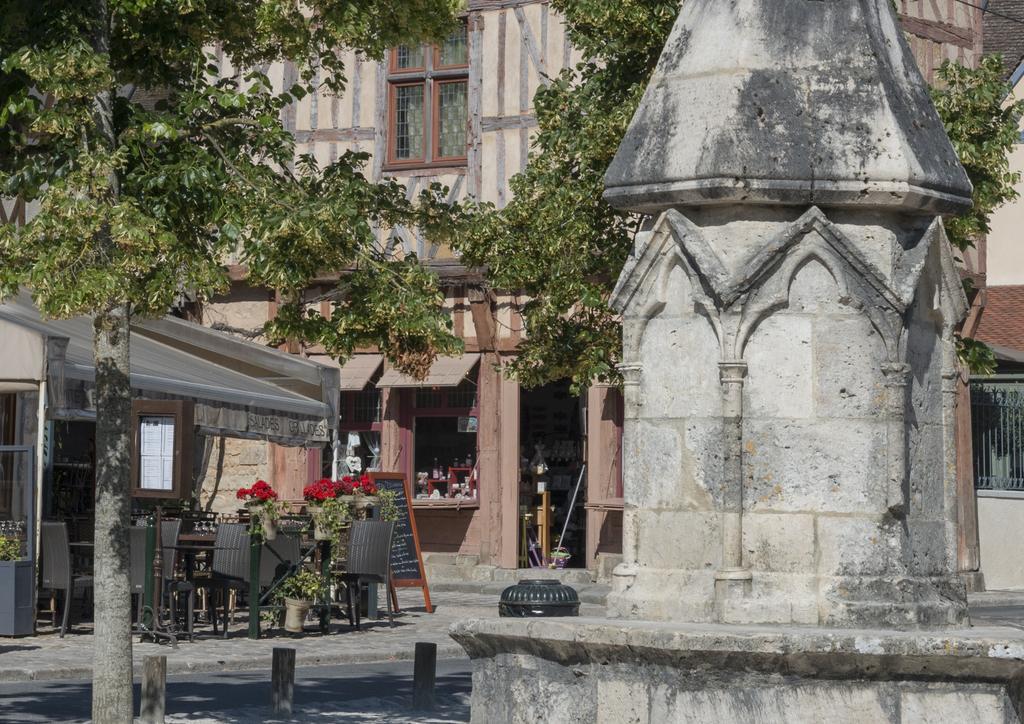 Hotel Aux Vieux Remparts, The Originals Relais Provins Esterno foto