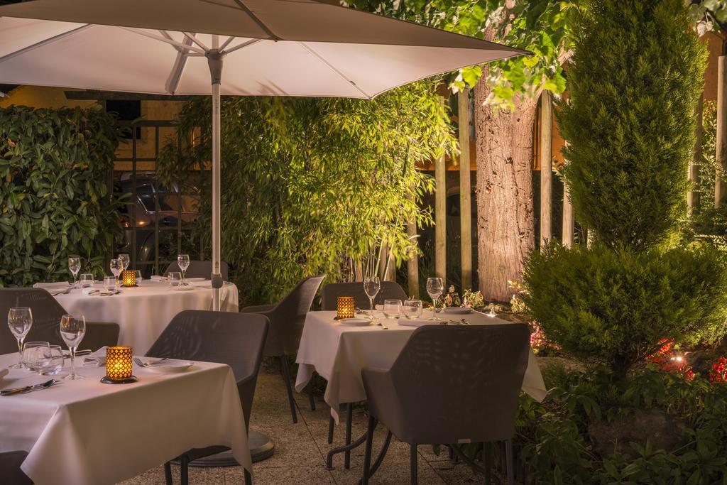 Hotel Aux Vieux Remparts, The Originals Relais Provins Esterno foto