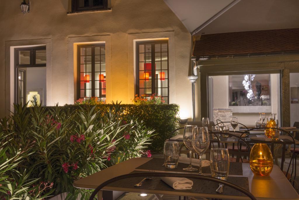 Hotel Aux Vieux Remparts, The Originals Relais Provins Esterno foto