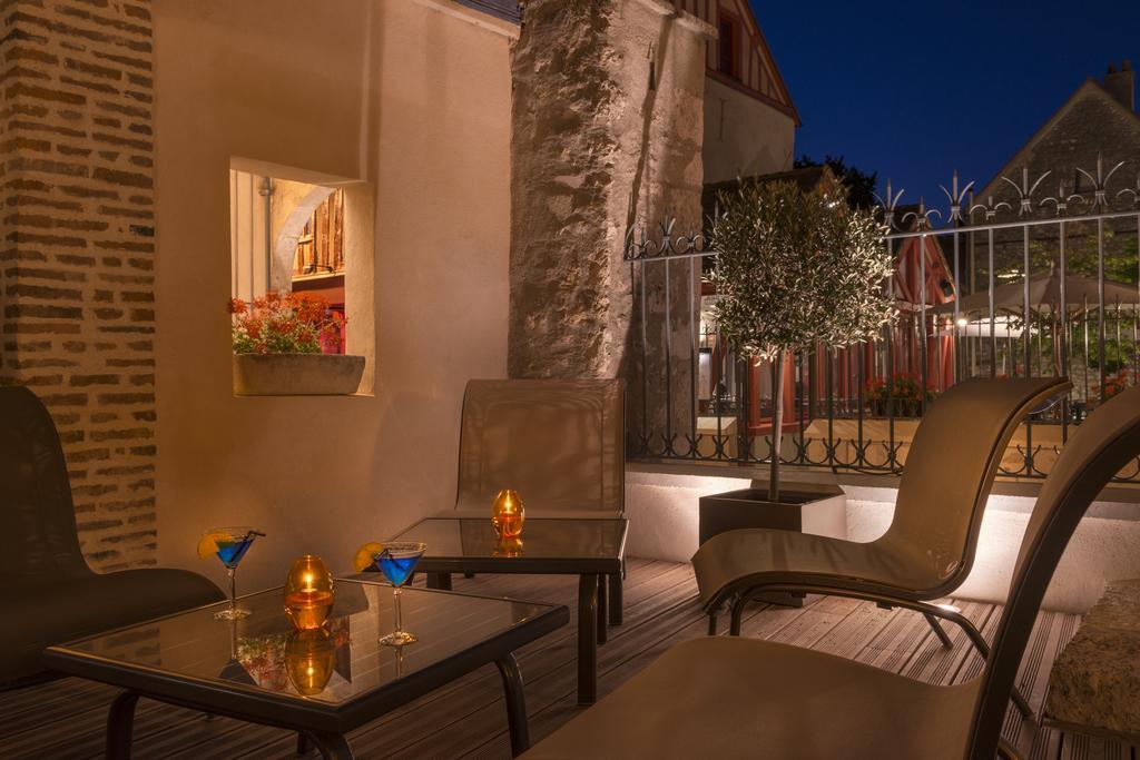 Hotel Aux Vieux Remparts, The Originals Relais Provins Esterno foto