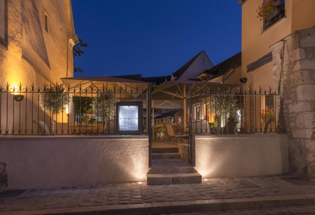 Hotel Aux Vieux Remparts, The Originals Relais Provins Esterno foto