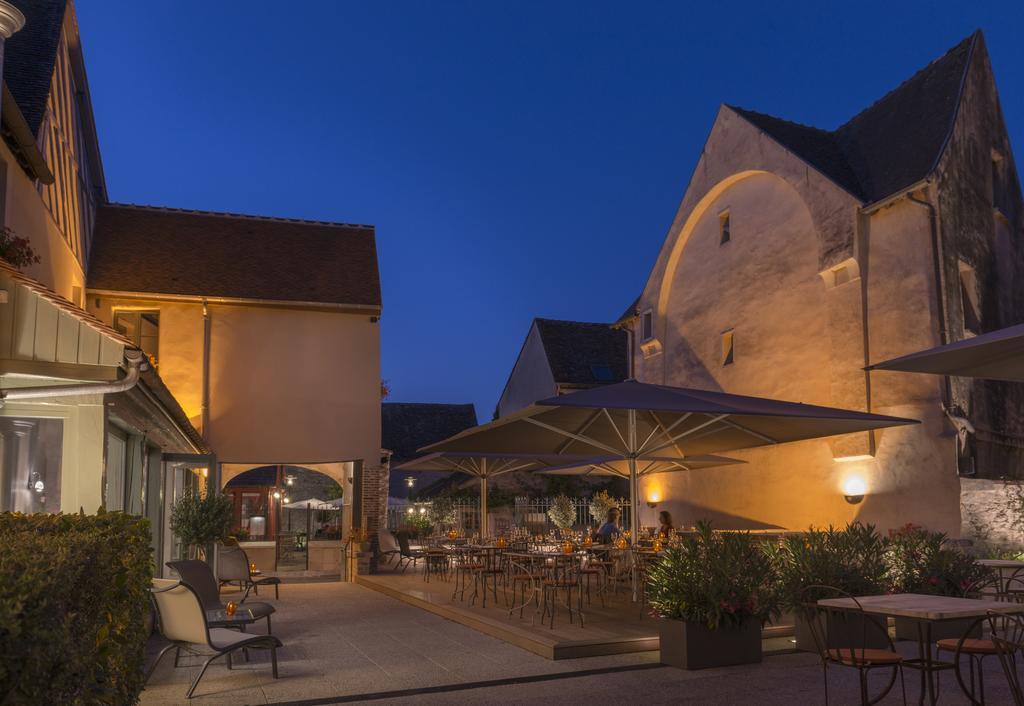 Hotel Aux Vieux Remparts, The Originals Relais Provins Esterno foto