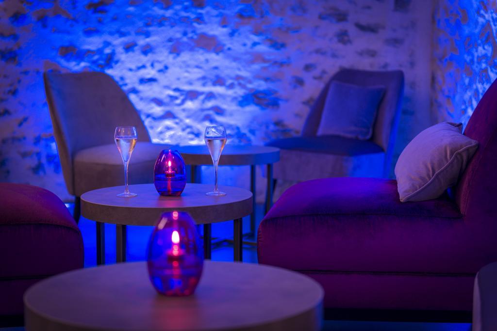 Hotel Aux Vieux Remparts, The Originals Relais Provins Esterno foto