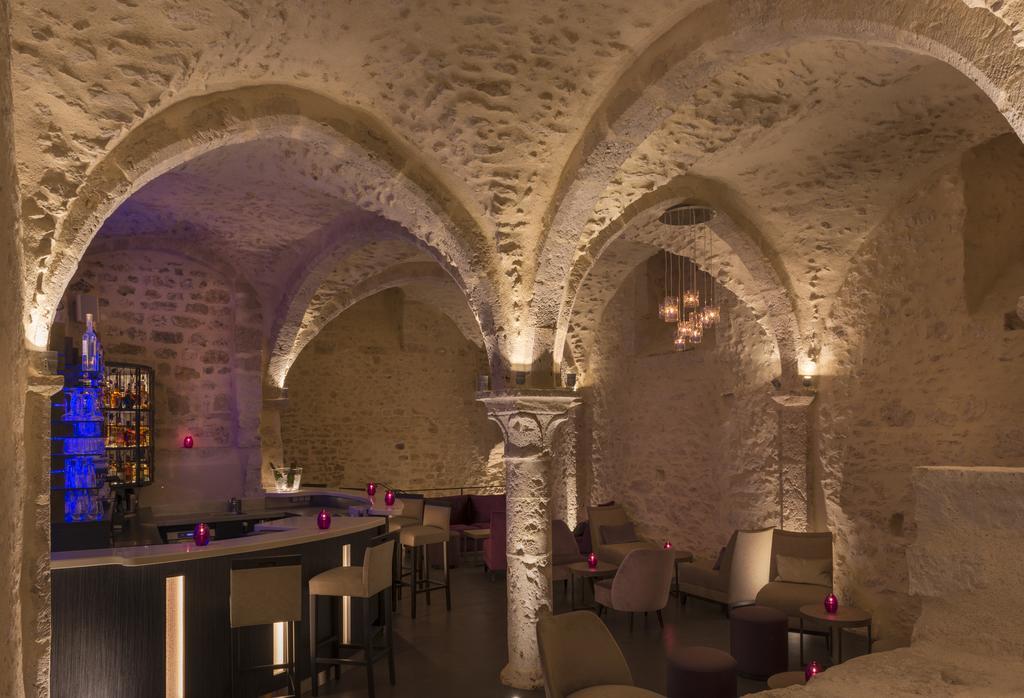 Hotel Aux Vieux Remparts, The Originals Relais Provins Esterno foto