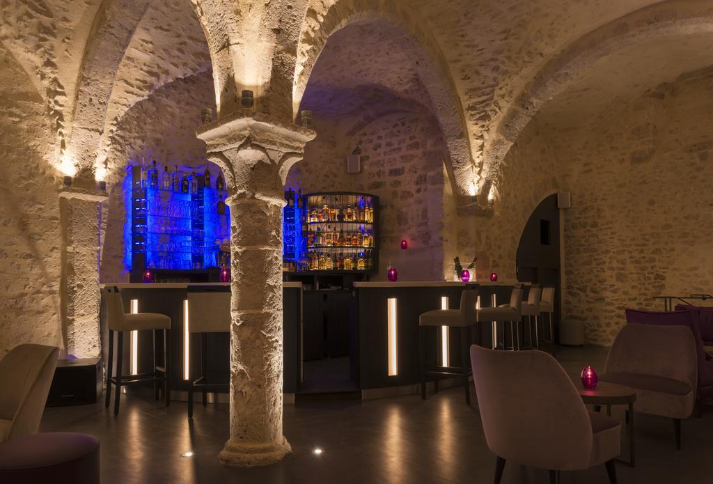 Hotel Aux Vieux Remparts, The Originals Relais Provins Esterno foto
