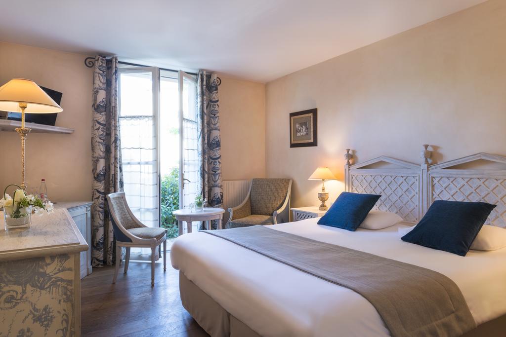 Hotel Aux Vieux Remparts, The Originals Relais Provins Esterno foto