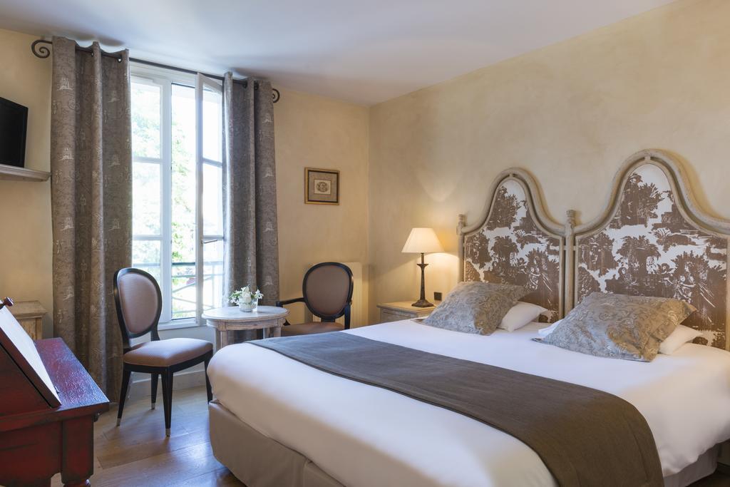 Hotel Aux Vieux Remparts, The Originals Relais Provins Esterno foto